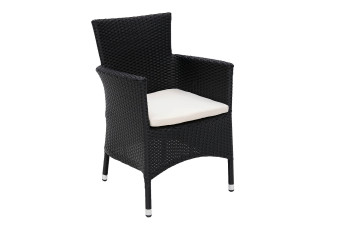 Egymásra rakható rattan szék párnákkal